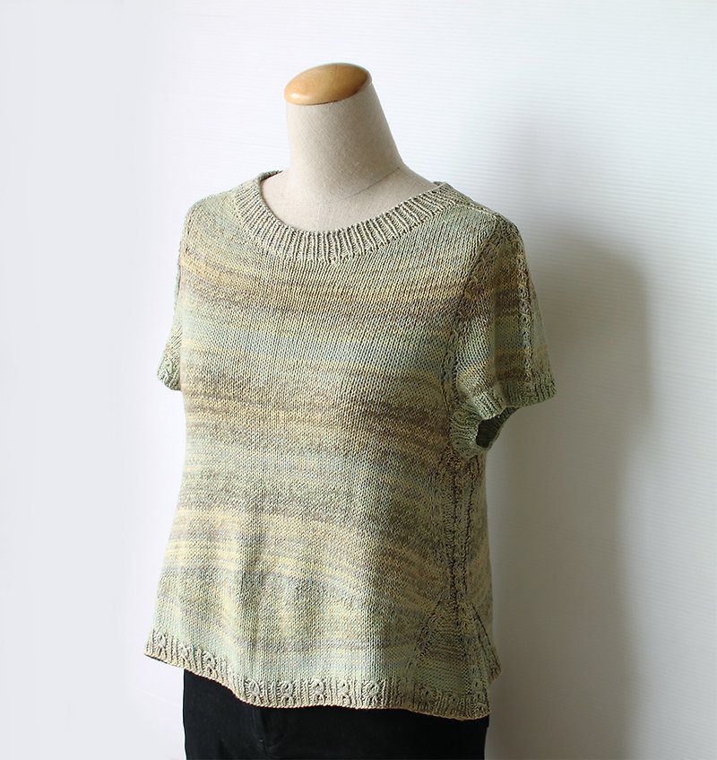 Hand-knit light grey-green cropped sweater - สเวตเตอร์ผู้หญิง - ผ้าฝ้าย/ผ้าลินิน สีเขียว