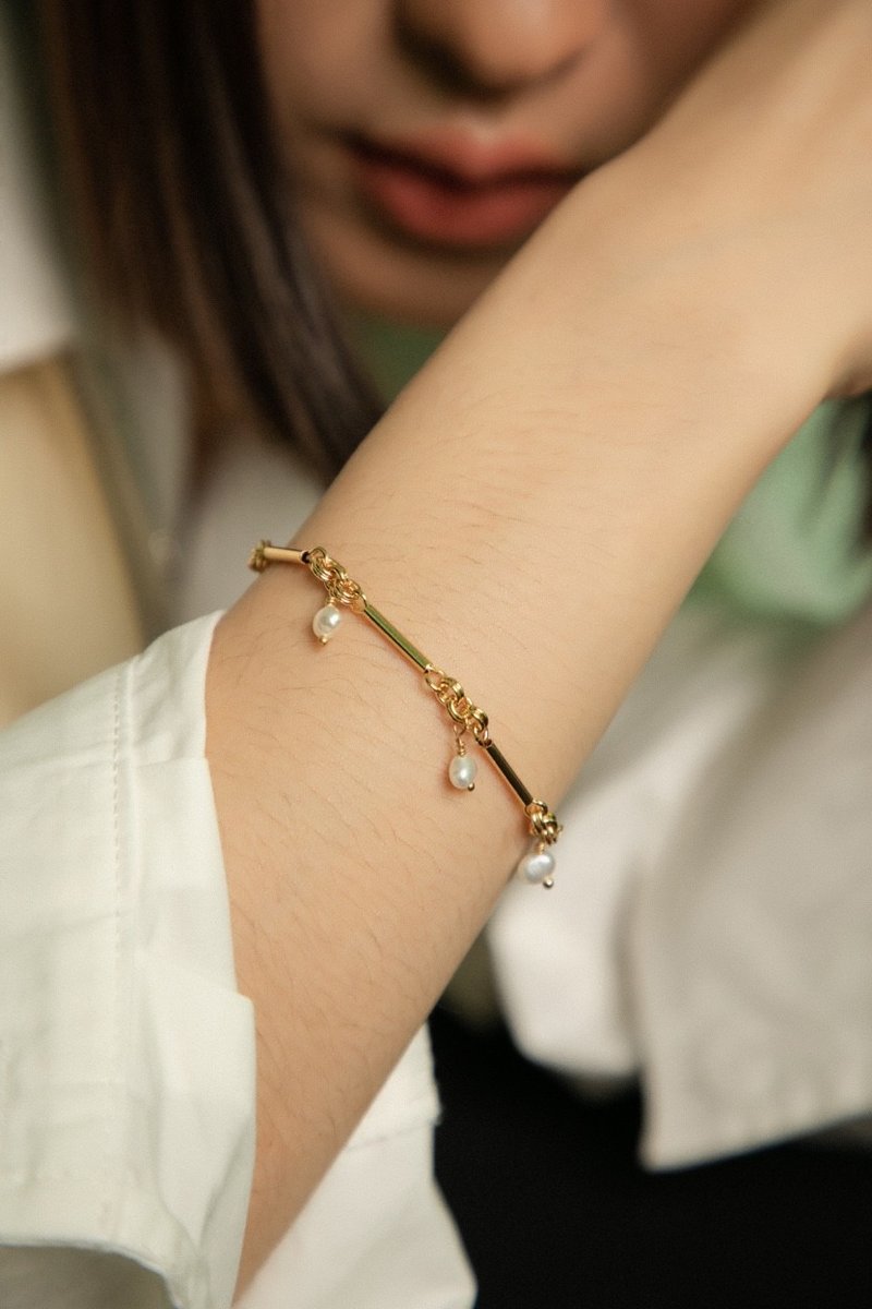 Snow-Pearl Mermaid Tears Pearl 22K Knuckle Bracelet - สร้อยข้อมือ - ไข่มุก ขาว