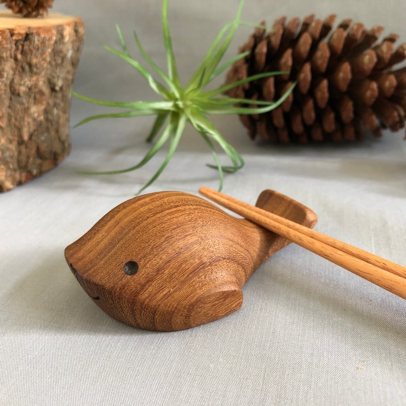 木雕 海豹 筷子架 筆擱 愛的豹豹 非洲柚木 原木手作 - 筷子/筷架 - 木頭 卡其色