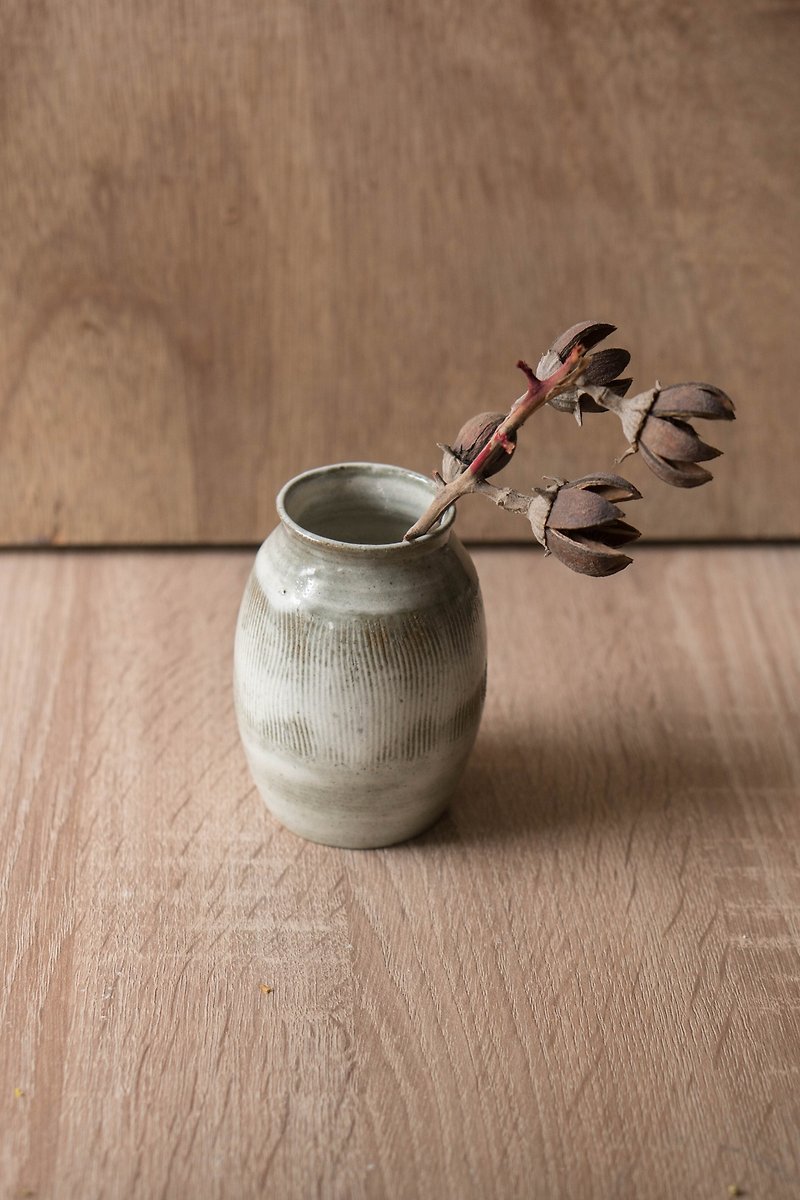 Snow white small stoneware vase