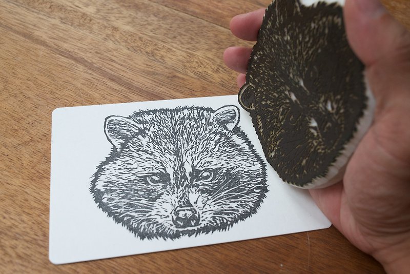 Raccoon Handprinted Postcard - ตราปั๊ม/สแตมป์/หมึก - กระดาษ ขาว