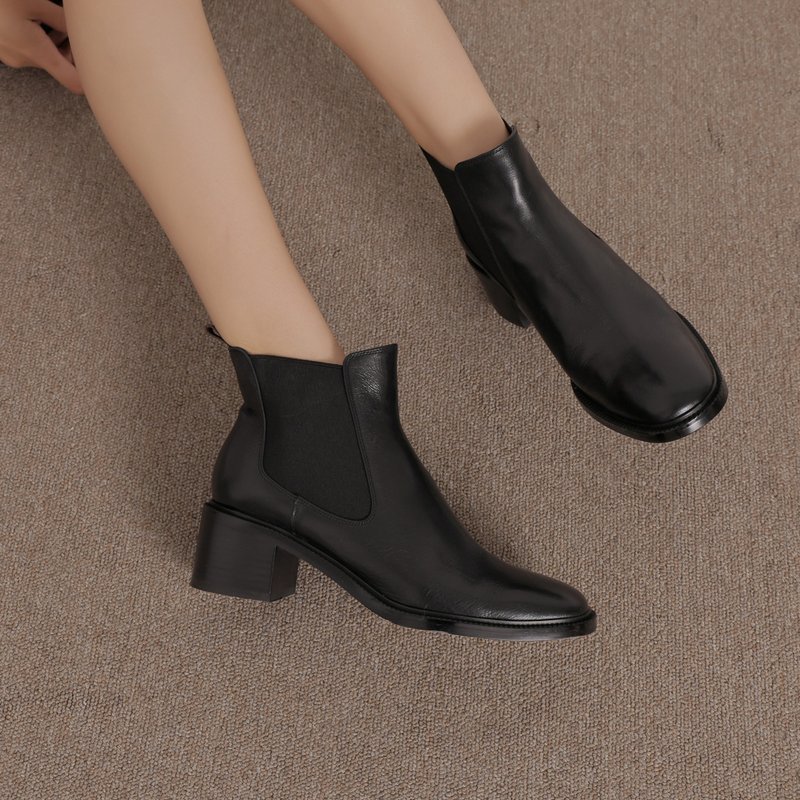 Sleek block heels - calfskin Chelsea boots - black - Women's Booties - Genuine Leather Black