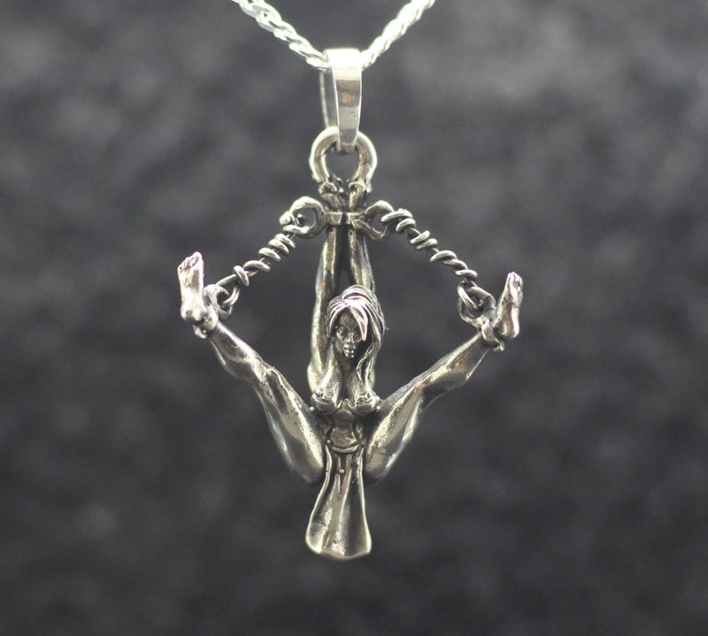 Mature jewelry. Tied princess woman erotic figure jewelry pendant. SIlver erotic - 項鍊 - 純銀 銀色