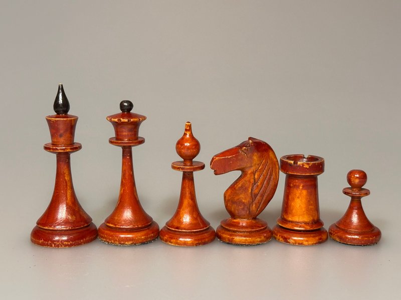Latvian / Morofvian chess set 1950 to 1953 - 桌遊/牌卡 - 木頭 橘色