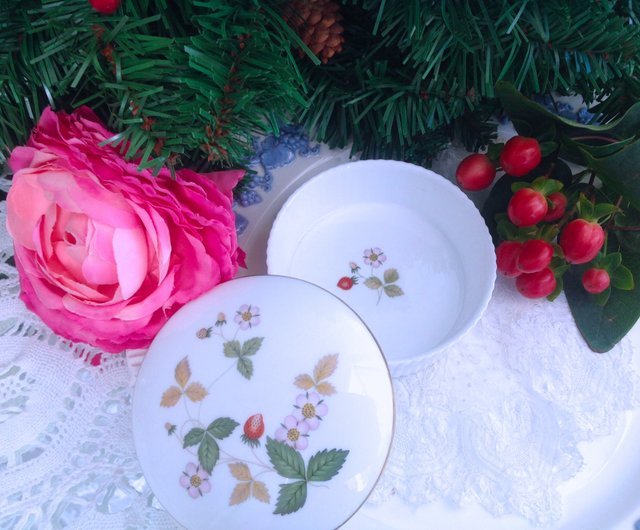 Wedgwood bone shop china wild strawberry