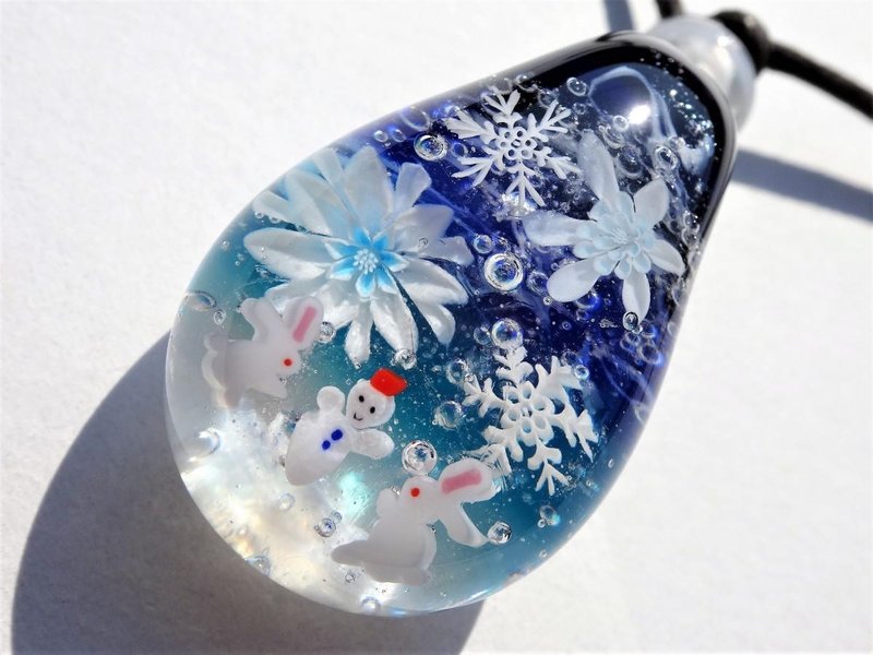 雪遊び　　ペンダント　ガラス　とんぼ玉　　雪だるま　うさぎ　雪の結晶 - 項鍊 - 玻璃 藍色