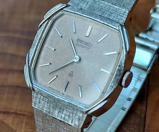1970年代 レディース セイコー チェック柄 刻印 アンティーク 古い機械式時計 昭和ブレスレット 手巻き腕時計 - ショップ  yesterdaynicethings 腕時計 - Pinkoi
