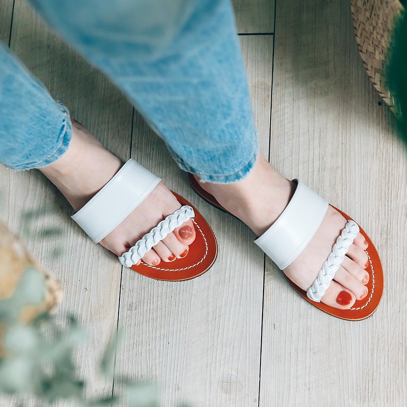 [0 yards] the more through the bright! The original color leather twist 辫 slippers vegetable tanned leather full leather MIT-white - รองเท้ารัดส้น - หนังแท้ ขาว