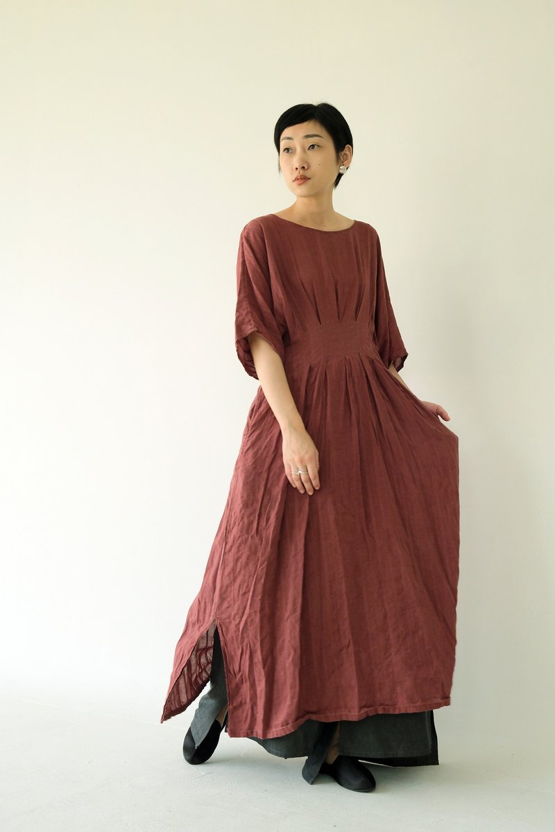 川 衣 WEAR BEING  寬領腰部打褶洋裝 水洗棉 淡紅 - 洋裝/連身裙 - 棉．麻 紅色