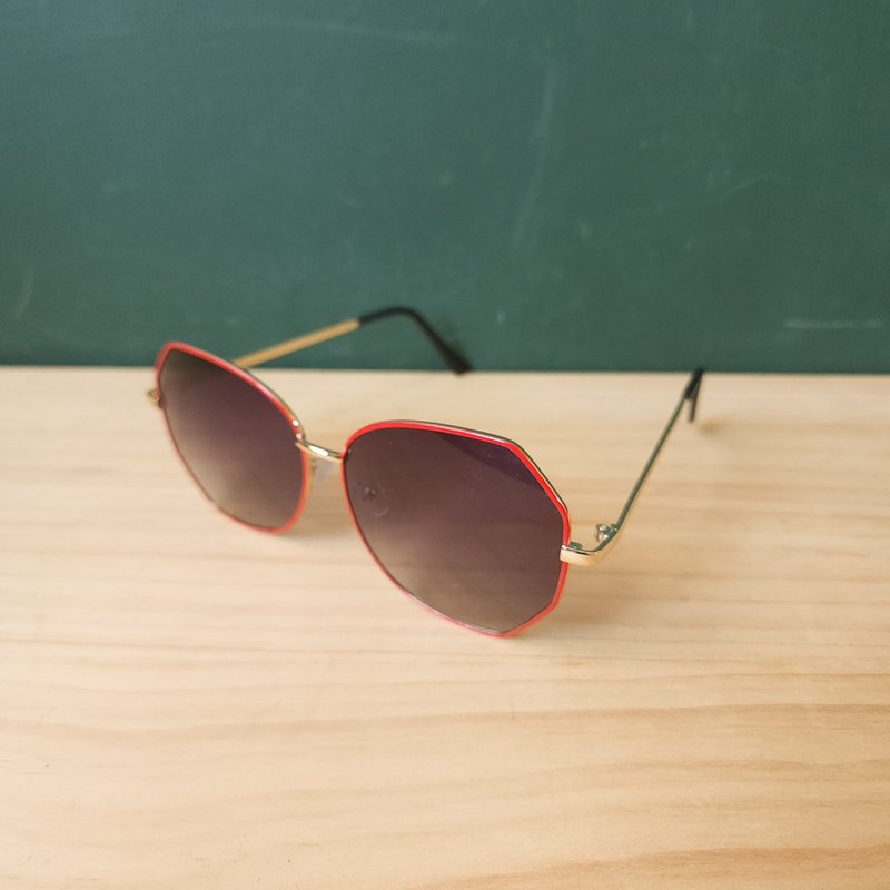 [Arctic second-hand groceries] Early retro sunglasses and sunglasses props - แว่นกันแดด - วัสดุอื่นๆ สีแดง