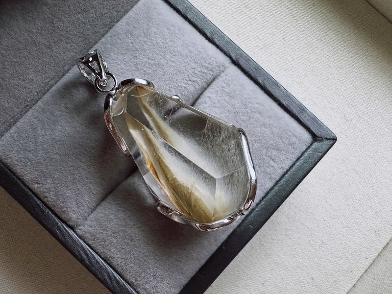 黃兔毛水晶・白銅・流光原礦雕面吊墜 - 項鍊 - 水晶 