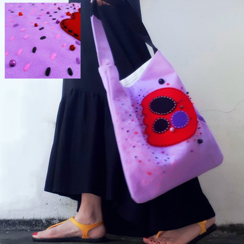 12x14 inch tote. Fun and original with hand-stitched design with felt and beads - 手提包/手提袋 - 繡線 紫色