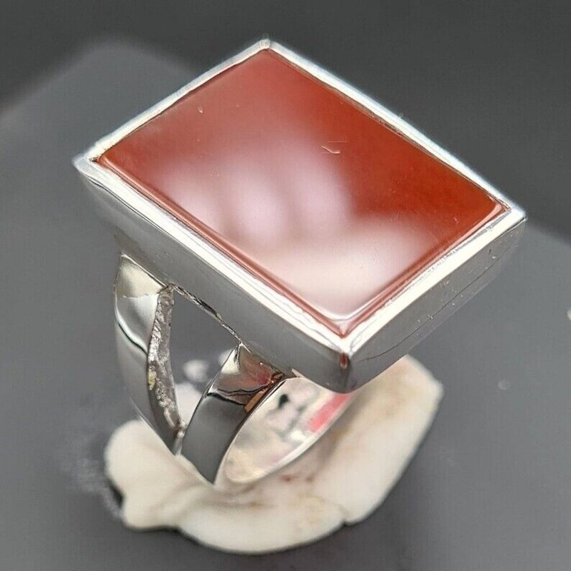 Mens Aqeeq ring in 925 sterling silver handmade Yamani agate stone hakik aqiq - แหวนทั่วไป - เครื่องเพชรพลอย สีแดง