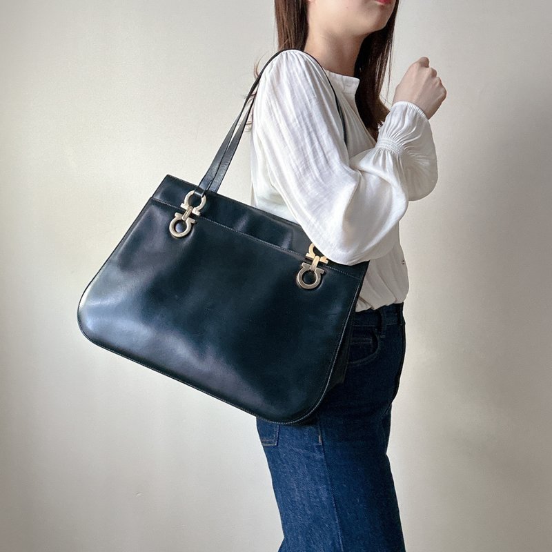 Second-hand Salvatore Ferragamo leather tote bag Tote - กระเป๋าแมสเซนเจอร์ - หนังแท้ สีดำ