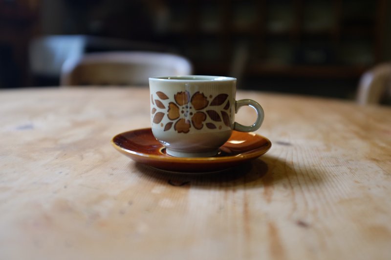 70S Antique condensed cup and saucer from the Middle Eastern East Germany - Cups - Porcelain Brown