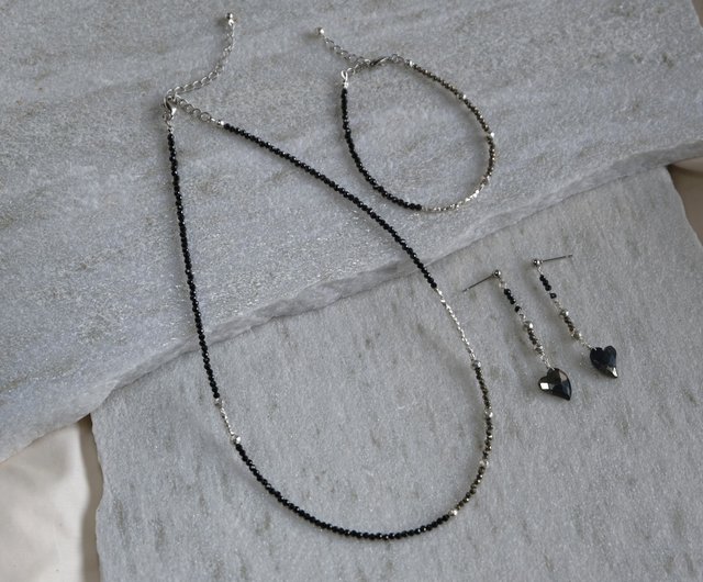 svart og pýrít heart earring 天然石ブラックスピネル