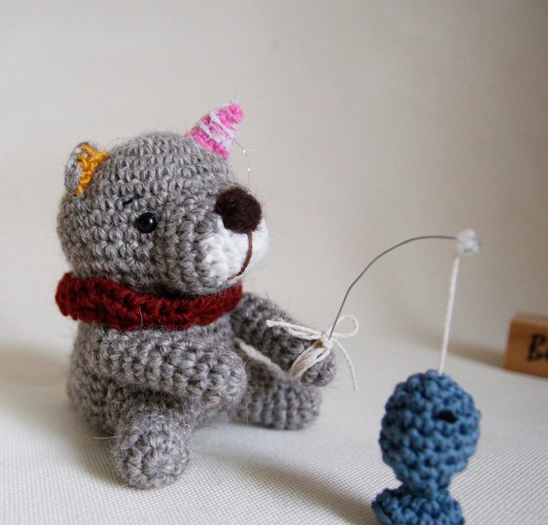 Wool Doll Handmade Wool Felt Doll Collection Party Little Grizzly Bear Fishing - ตุ๊กตา - ขนแกะ สีเทา