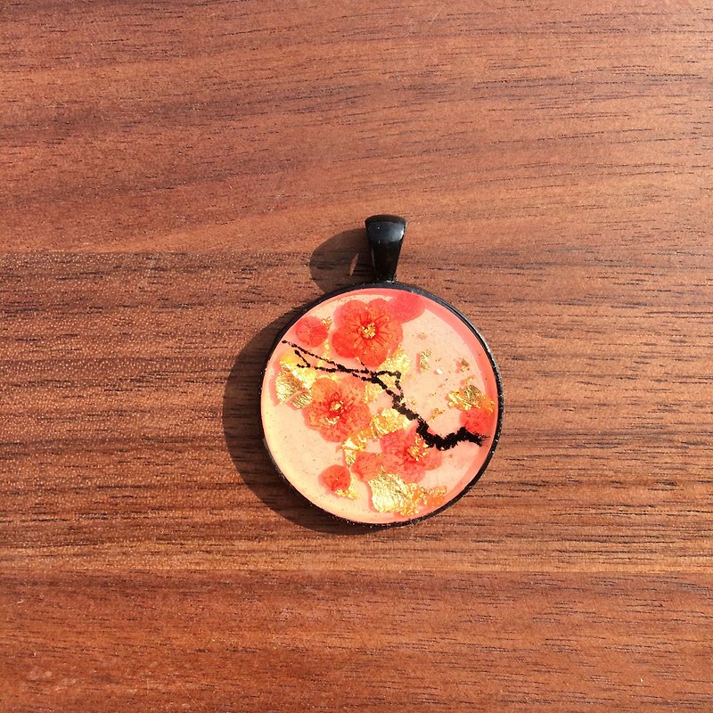 A red plum art pendant necklace - สร้อยคอ - โลหะ สีแดง