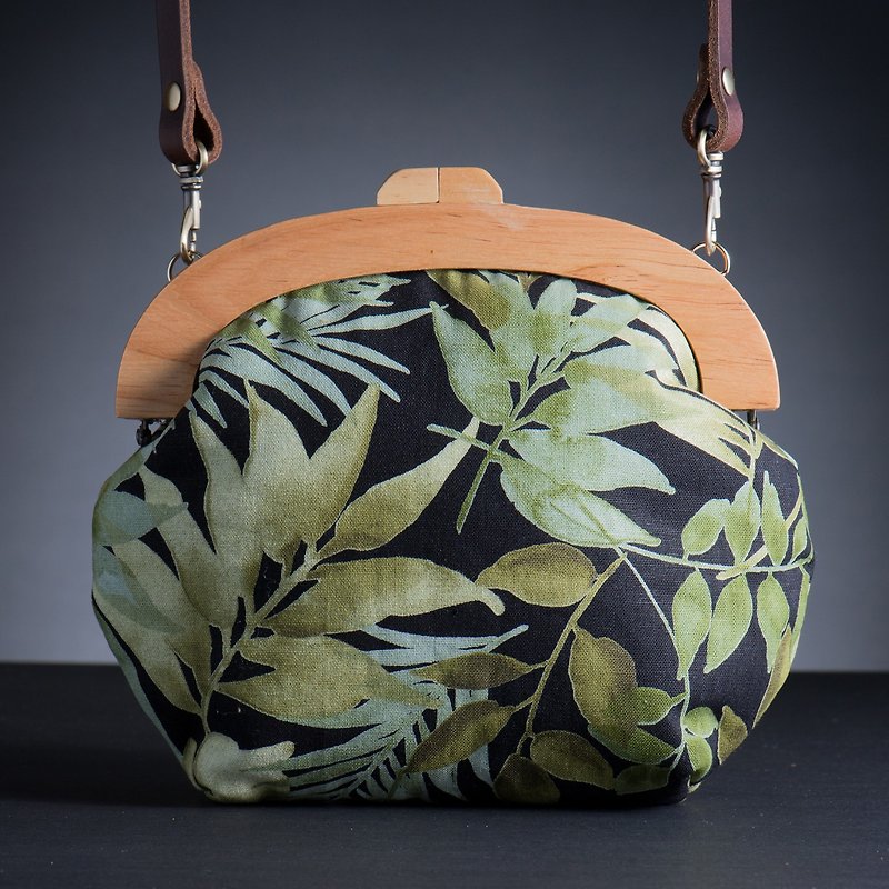 Green leaves - wooden mouth gold package - Retro Cross Backpack - Portable bag - Female bag - small - กระเป๋าแมสเซนเจอร์ - ผ้าฝ้าย/ผ้าลินิน สีเขียว