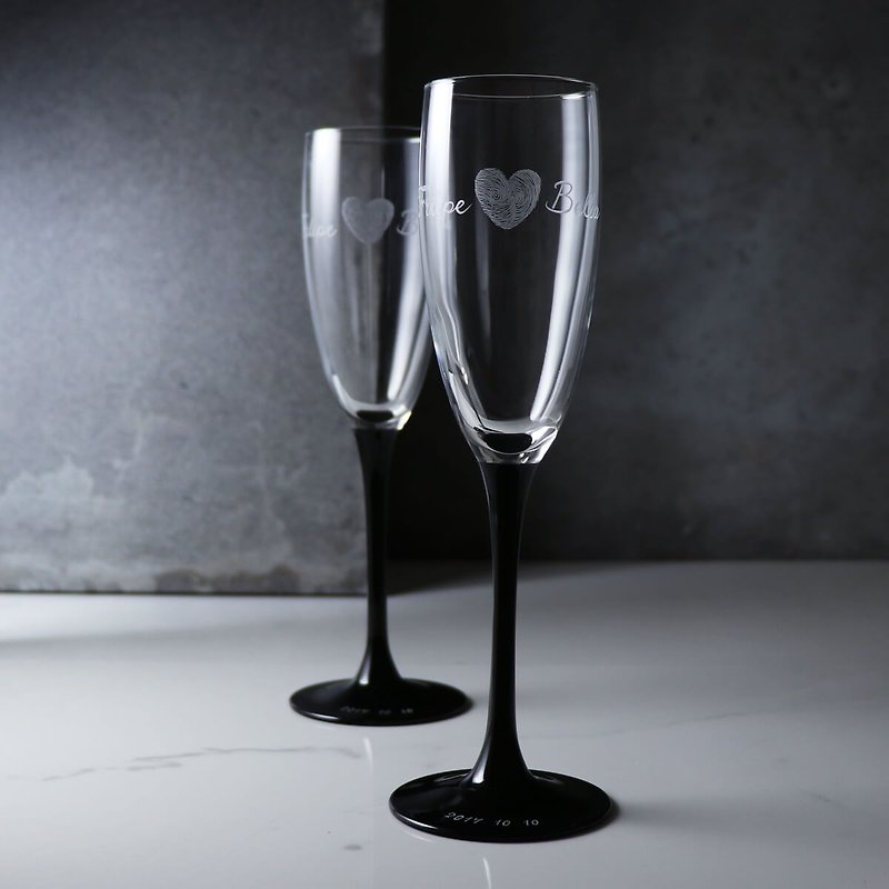 (Pair price) 170cc [Love handprint] French black swan champagne pair glasses wedding gift - แก้วไวน์ - แก้ว สีดำ