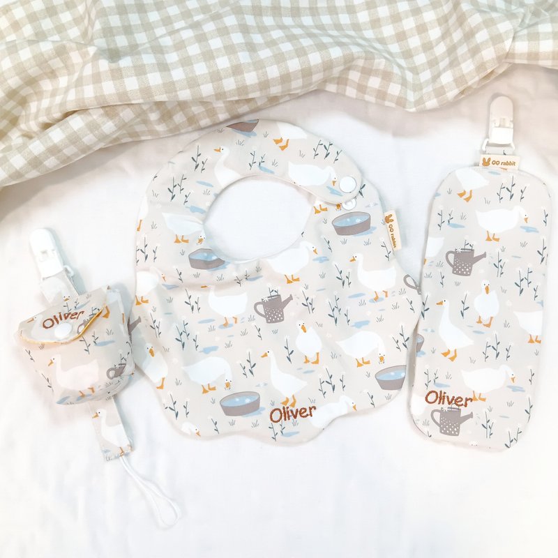 Names can be embroidered. Walking Gosling. Hand-made 4-piece moon set. Can be purchased individually - ของขวัญวันครบรอบ - ผ้าฝ้าย/ผ้าลินิน ขาว