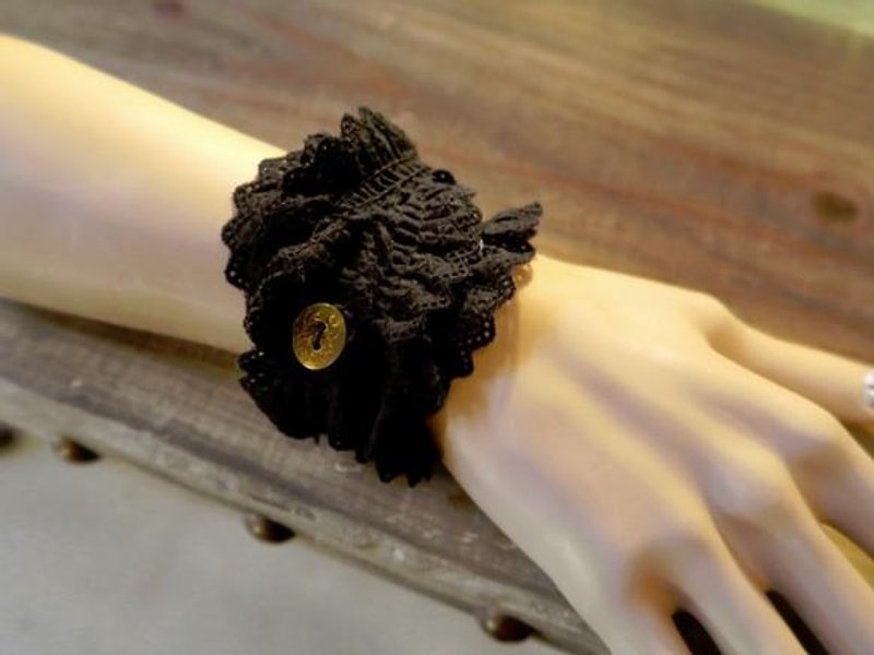 [Flower of the month] Lace Ribbon Bracelet: Black B - สร้อยข้อมือ - ผ้าฝ้าย/ผ้าลินิน สีดำ
