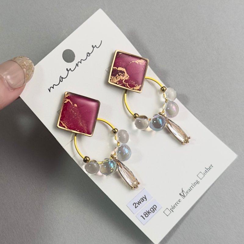 【1点のみ】レッド　2way  アルコールインクアート　イヤリング　18kgp　ロング　赤　ゴールド　人と被らない　世界で一つ　金属アレルギー対応　シンプル - 耳環/耳夾/耳骨夾 - 樹脂 紅色