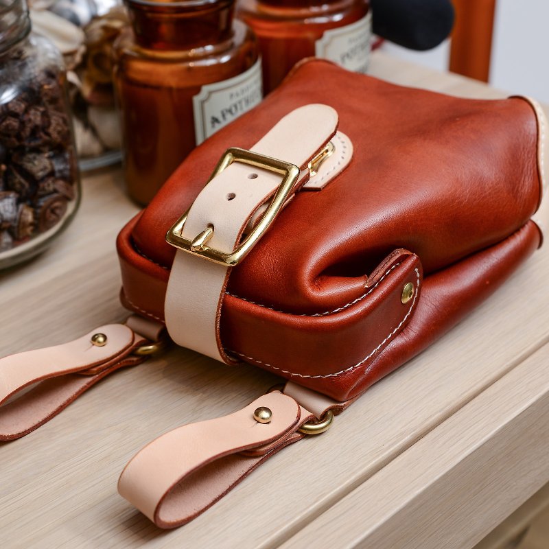 [Kou Jin Waist Hanging] Cans Hand-made Pure Hand-made Leather Goods Pure Cowhide Waist Bag Light Tea Vegetable Tanned Leather - Other - Genuine Leather Brown