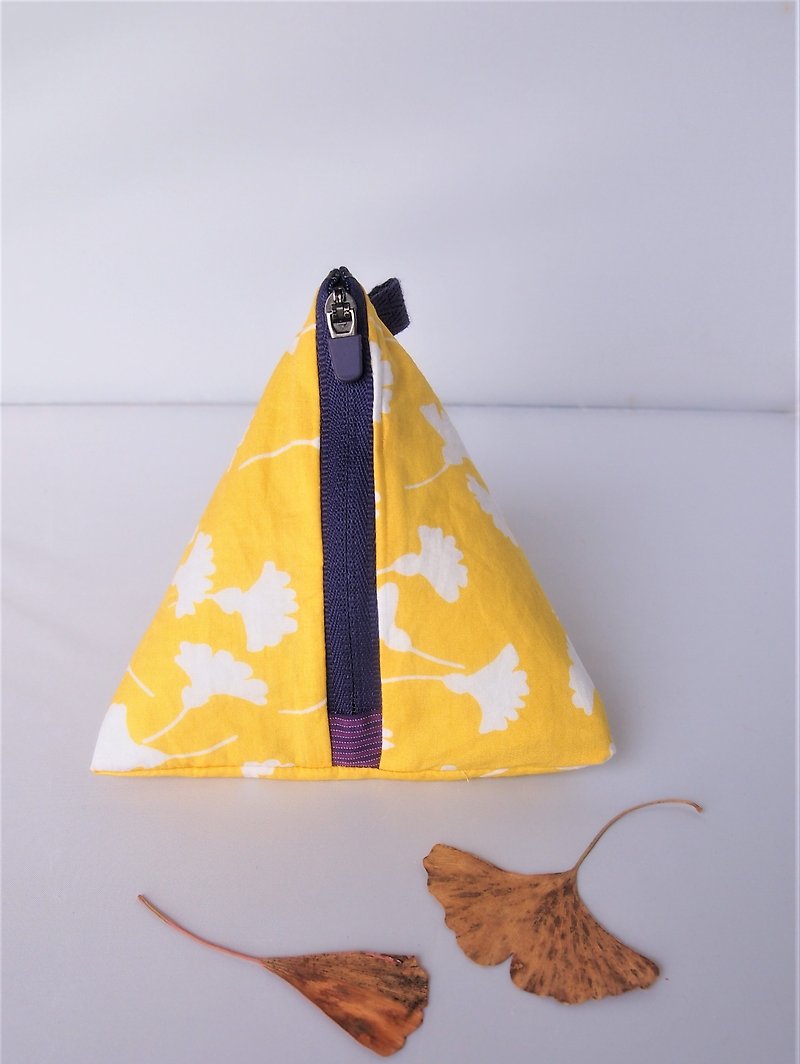 三角拉鏈小包 (黃色銀杏) - 化妝袋/收納袋 - 棉．麻 黃色
