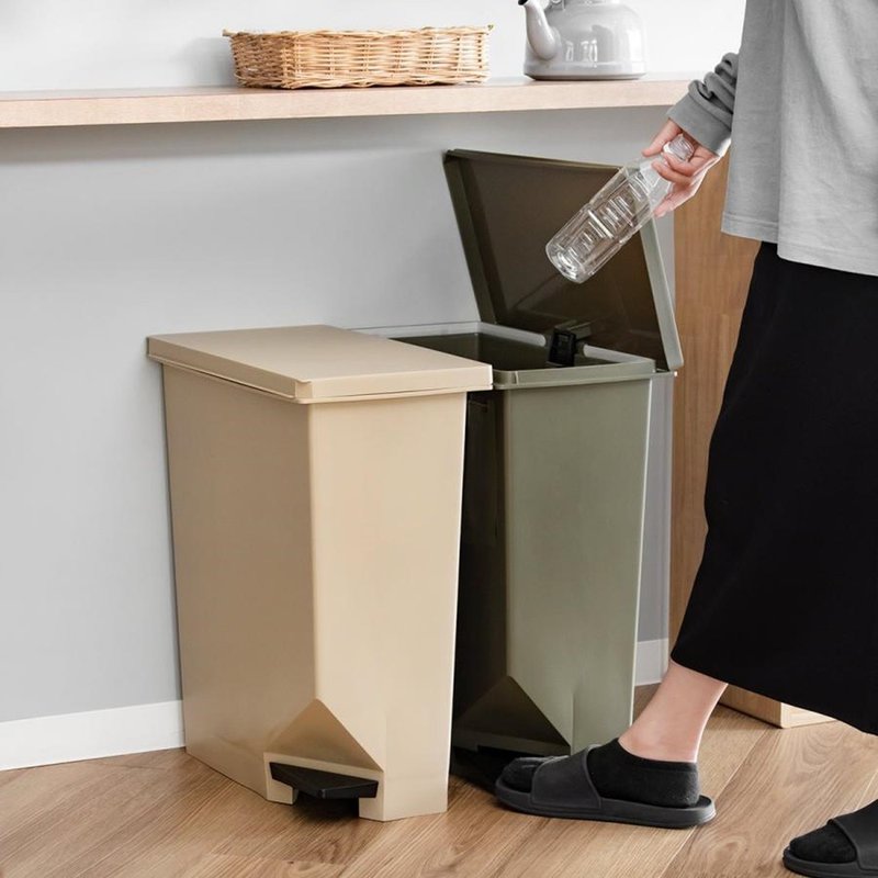 TONBO UNEED series two-way pedal trash can 35L (earth color) - Trash Cans - Plastic Green