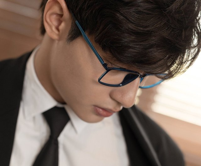 HOYA-New Vision FROMEYES 高屈折ブルーライトフィルター × Tri