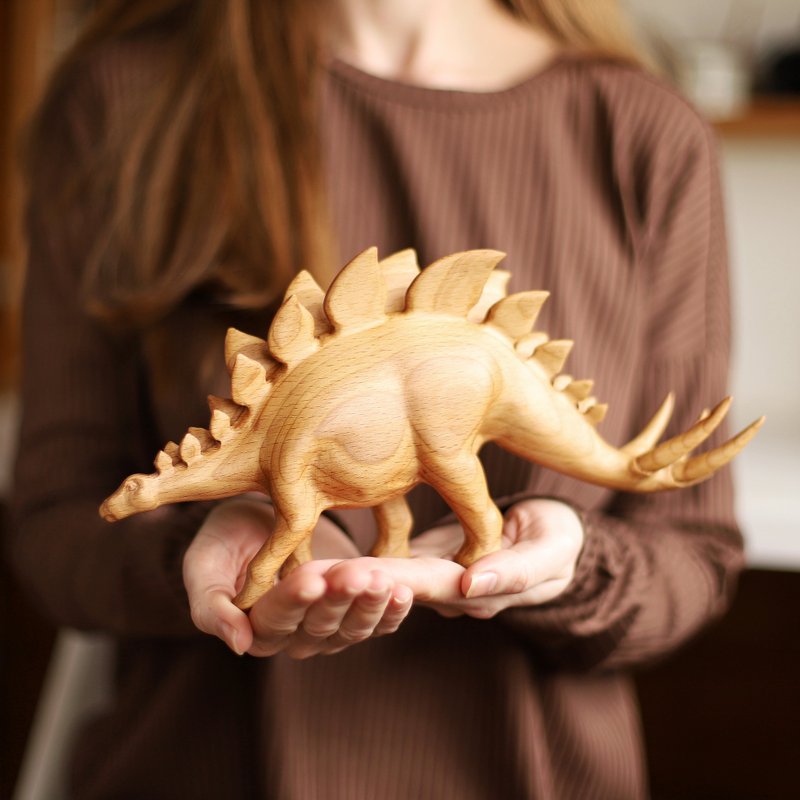 Wooden hand carved dinosaur stegosaurus, dinosaur figurine - 擺飾/家飾品 - 木頭 