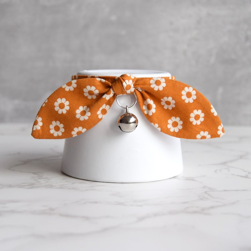 Coffee orange retro floral geometric pattern cat collar safety buckle - cat bow tie with detachable bell - ปลอกคอ - ผ้าฝ้าย/ผ้าลินิน สีนำ้ตาล