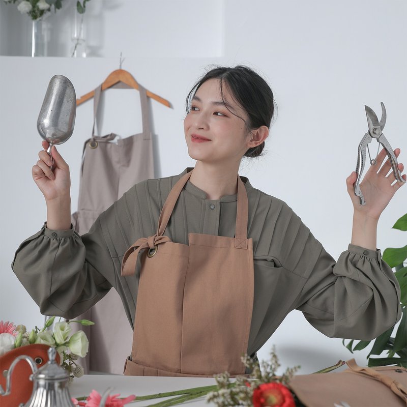 [SUMI x canvas bag] apron - ตกแต่งต้นไม้ - ผ้าฝ้าย/ผ้าลินิน สีกากี