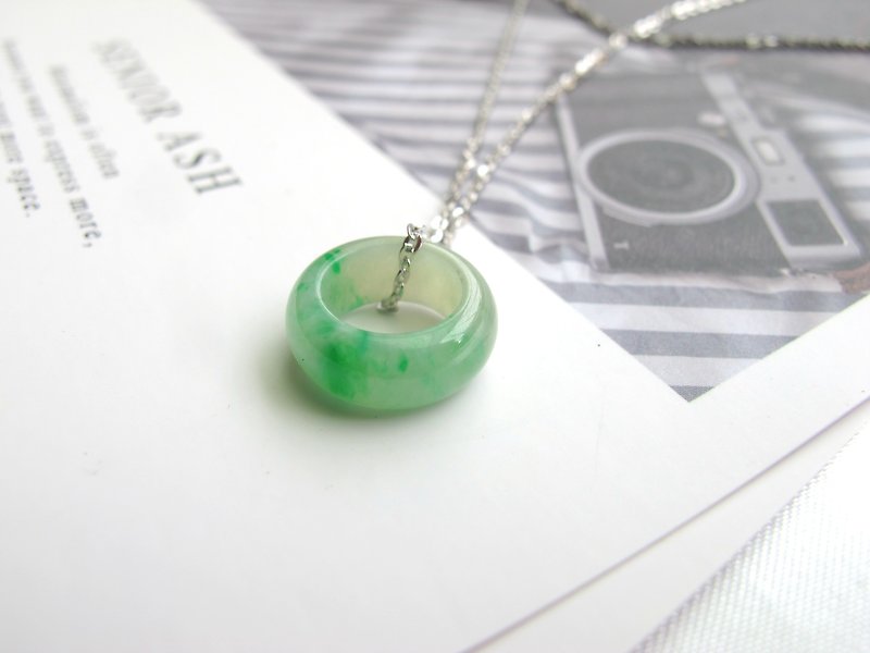 Exclusive-Emerald A Goods Burma Jade x 925 Silver Chain [Apple Green Circle] - Necklaces - Jade Green