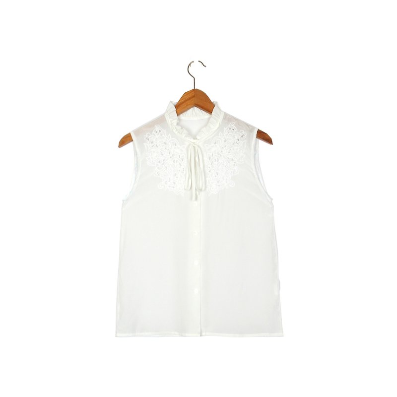 [Egg plant ancient] small snowball embroidery sleeveless ancient shirt - Women's Shirts - Polyester White