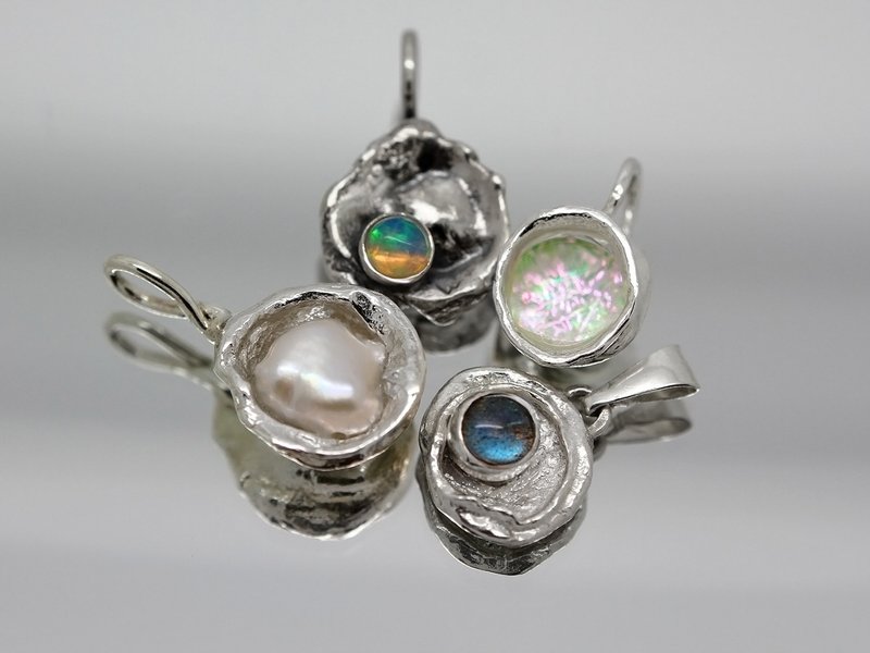 Handmade Molten Silver Necklace with Keshi Pearl Water Cast Organic Jewelry - 項鍊 - 珍珠 銀色
