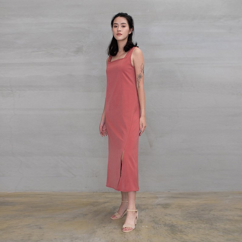 餘韻漫漫側開衩洋裝 Tender Soul Side Slit Dress D202 - 洋裝/連身裙 - 聚酯纖維 多色