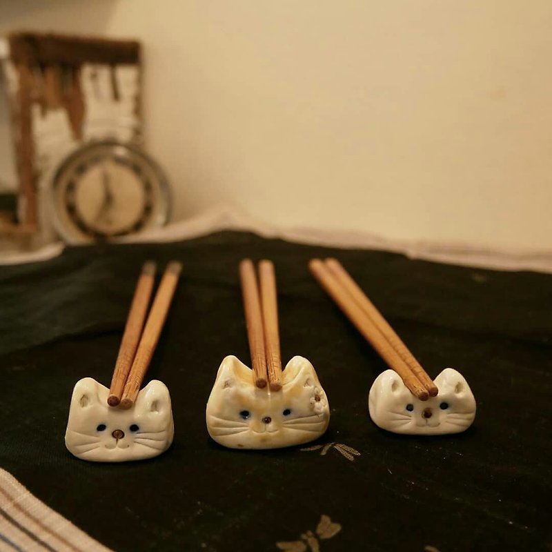 Three kitten Japanese chopsticks holder set - Chopsticks - Pottery 