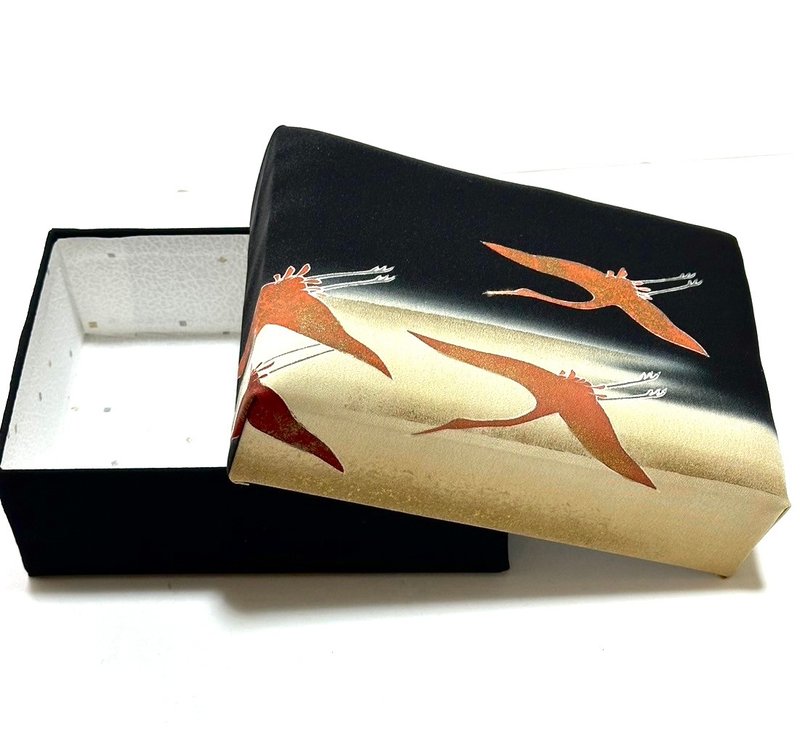 TAKARABAKO－用日本和服布料覆蓋的收納盒。日本製造。體驗日本文 - 居家收納/收納盒/儲物盒 - 絲．絹 黑色