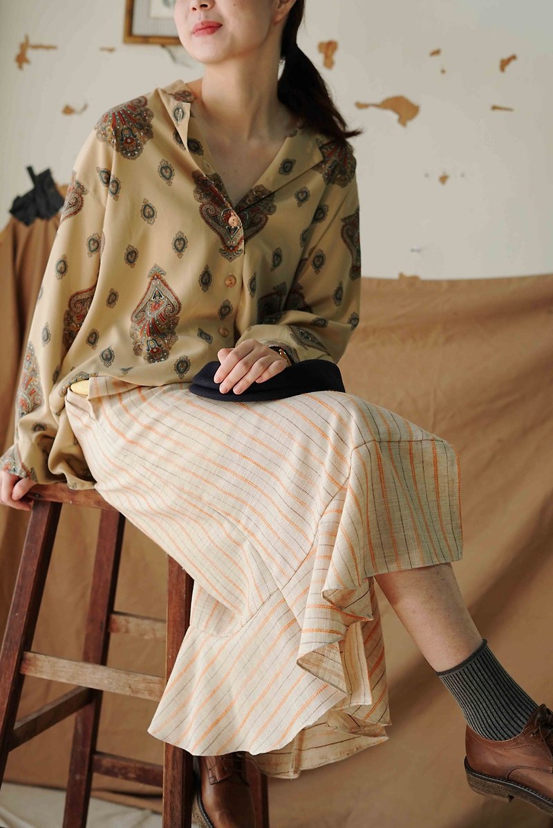 Treasure hunt vintage - temperament light khaki retro printed stand collar lining - เสื้อเชิ้ตผู้หญิง - เส้นใยสังเคราะห์ สีกากี