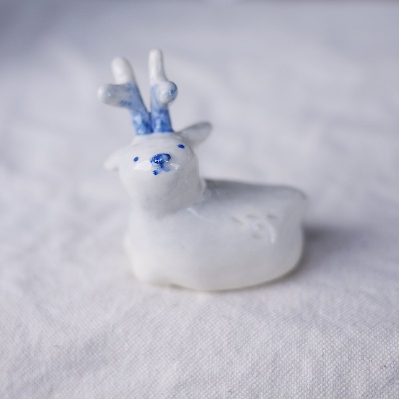Porcelain Items for Display Blue - Tiny creatures - Whoopie Deer
