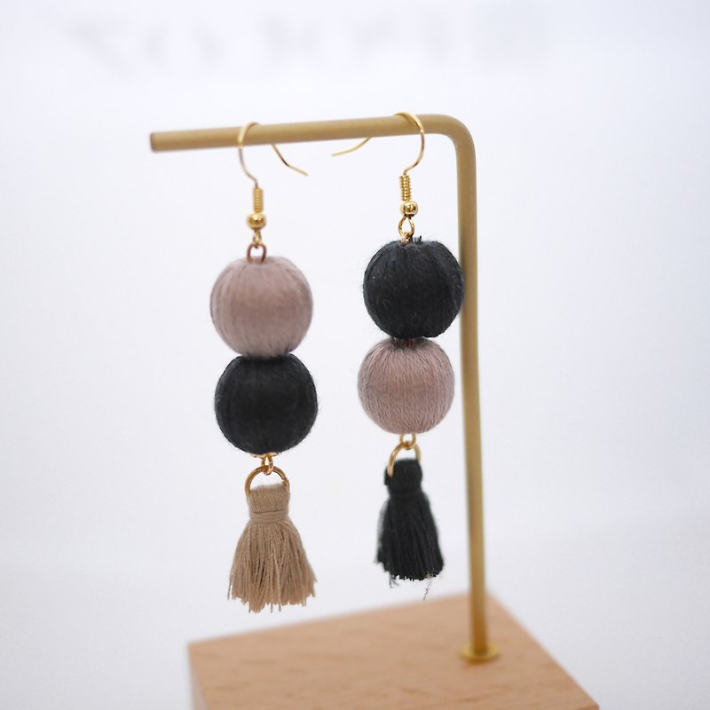 Brown x Black Embroidered Ball Tassel Earrings/Ear clips - ต่างหู - งานปัก สีดำ
