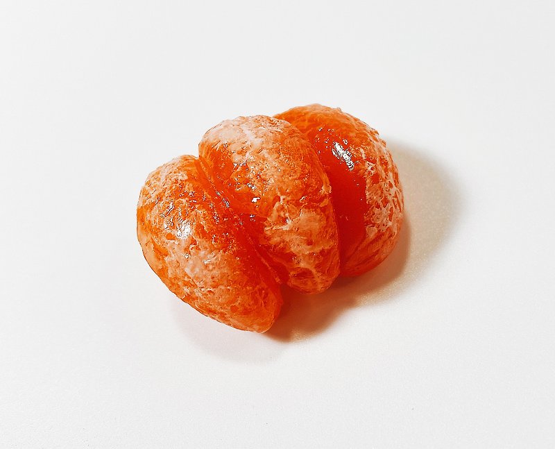 Realistic white streaked mandarin orange miniature food sample keychain - ที่ห้อยกุญแจ - ดินเหนียว สีส้ม