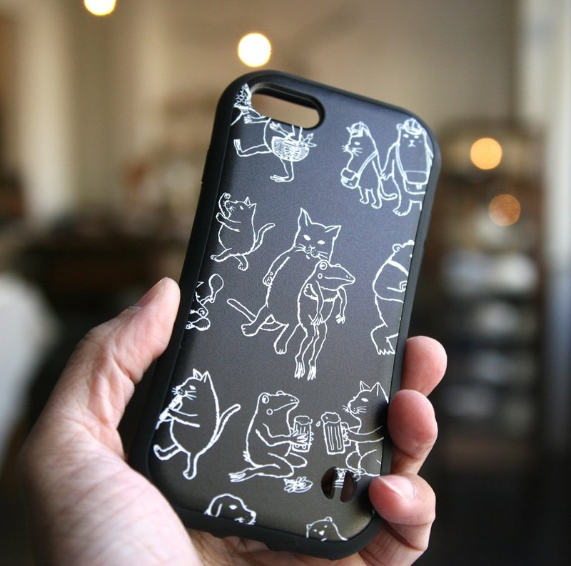 グリップiPhoneケース　猫と青蛙のなかまたち　ブラック - 手機殼/手機套 - 塑膠 黑色