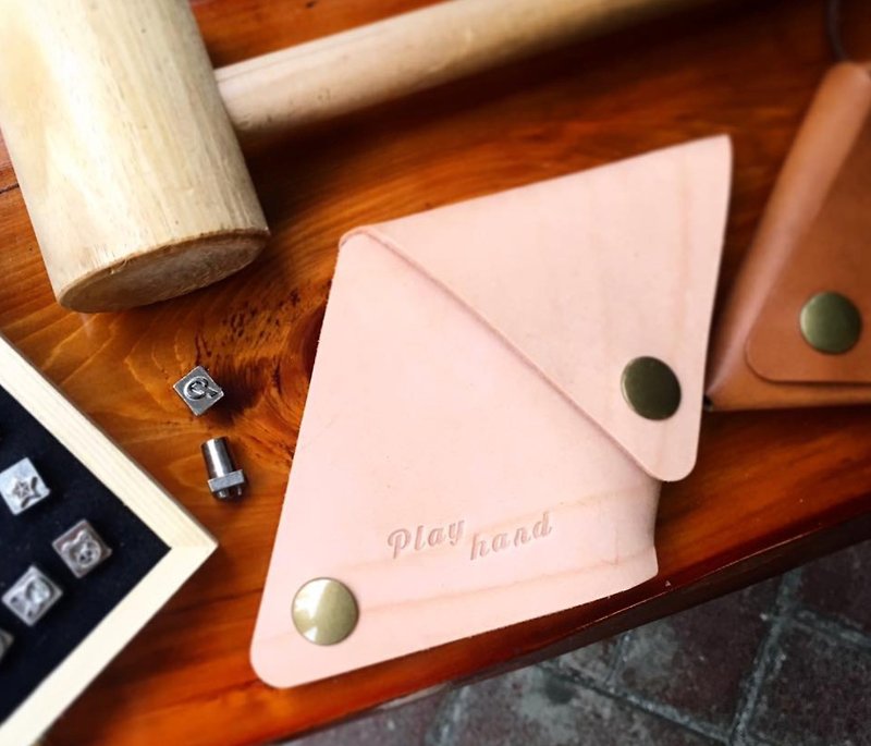 Classic triangular coin purse leather DIY material bag lettering coin purse loose paper bag storage small bag - เครื่องหนัง - หนังแท้ สีกากี