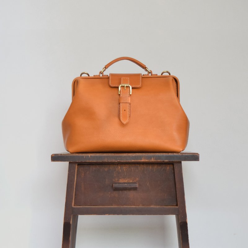 [30 gold doctor bag] vegetable tanned leather / caramel color / hand / shoulder - Briefcases & Doctor Bags - Genuine Leather Brown