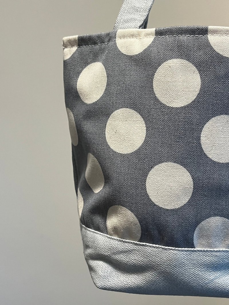 Dot Tote Bag/ Lunch Out Bag/ Lunch Bag - กระเป๋าถือ - ผ้าฝ้าย/ผ้าลินิน สีเทา