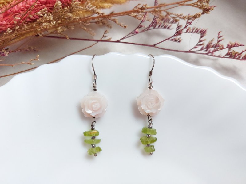 s925純銀 橄欖石耳環 | 手作客製 手鍊 項鍊 耳飾 飾品 - 耳環/耳夾/耳骨夾 - 水晶 