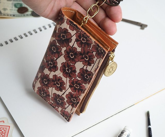 Key case with one-sided gusset zipper pocket / chocolate cosmos 